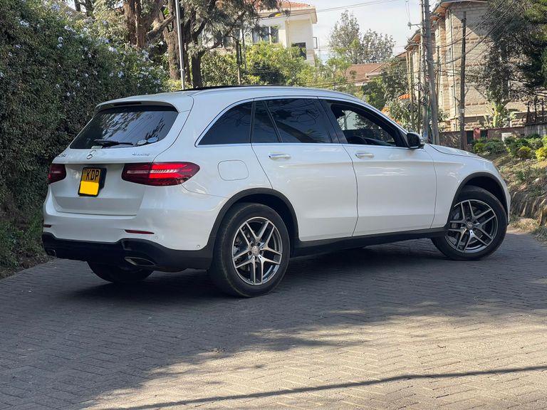 2016 Mercedes-Benz GLC thumbnail 5