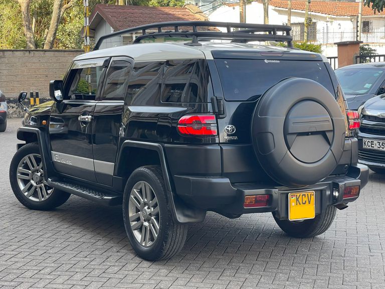 2012 Toyota FJ Cruiser thumbnail 4