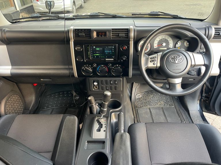 2012 Toyota FJ Cruiser thumbnail 7