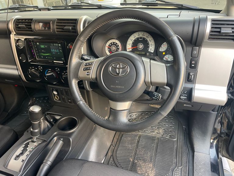 2012 Toyota FJ Cruiser thumbnail 10