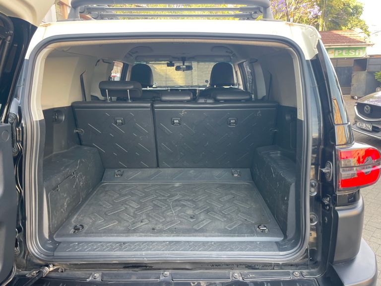 2012 Toyota FJ Cruiser thumbnail 13