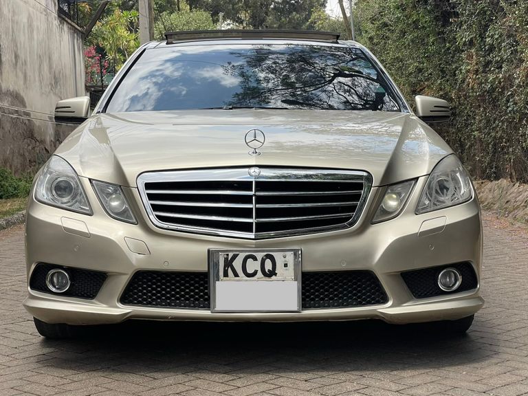2011 Mercedes-Benz E-Class thumbnail 2