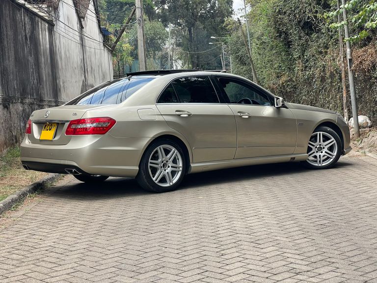 2011 Mercedes-Benz E-Class thumbnail 5