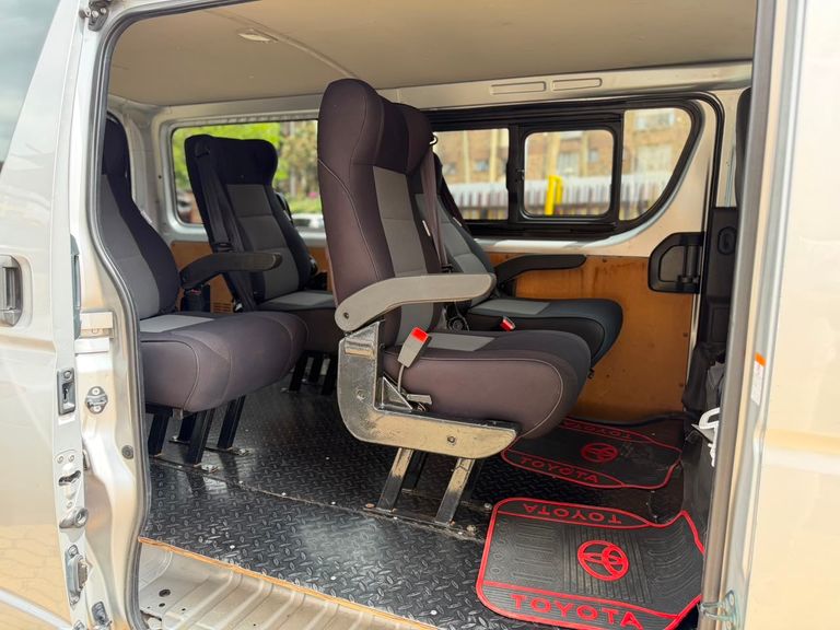 2017 Toyota Hiace thumbnail 8