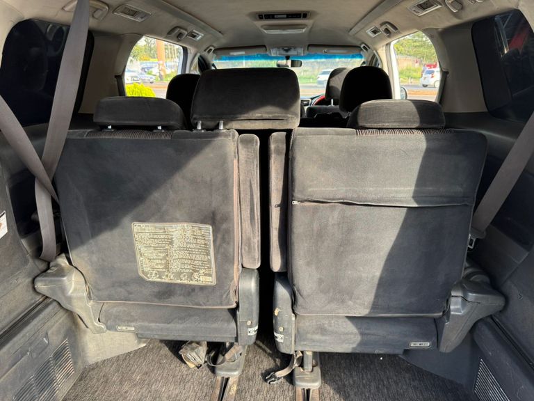 2010 Toyota Vellfire thumbnail 9