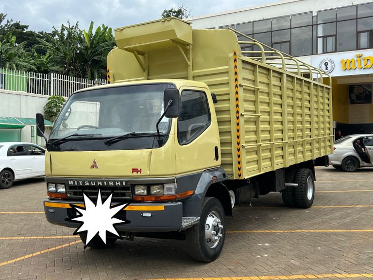 2011 Mitsubishi Canter thumbnail 2