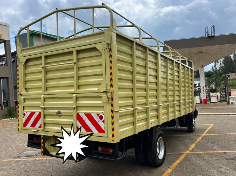 2011 Mitsubishi Canter thumbnail 4