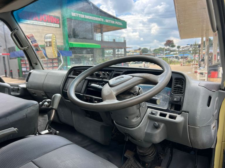 2011 Mitsubishi Canter thumbnail 9