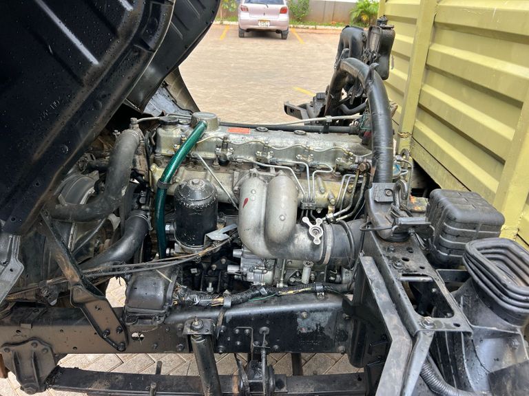 2011 Mitsubishi Canter thumbnail 10