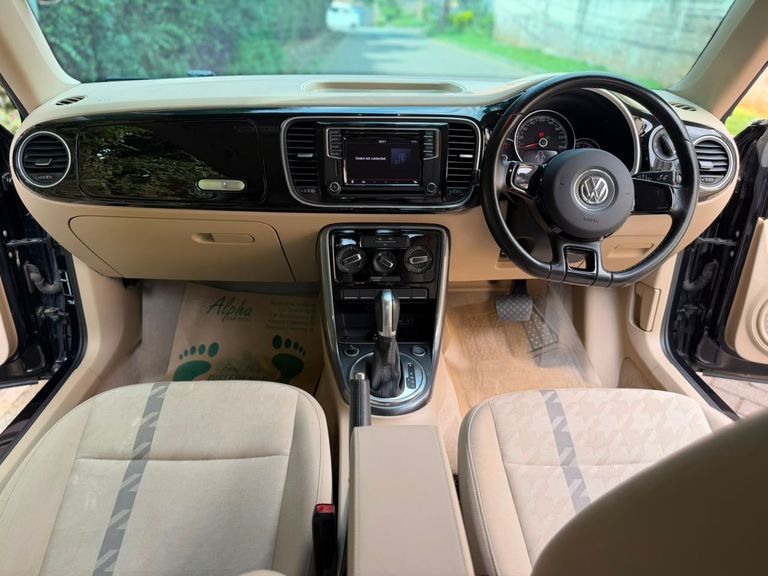 2018 Volkswagen Beetle thumbnail 7