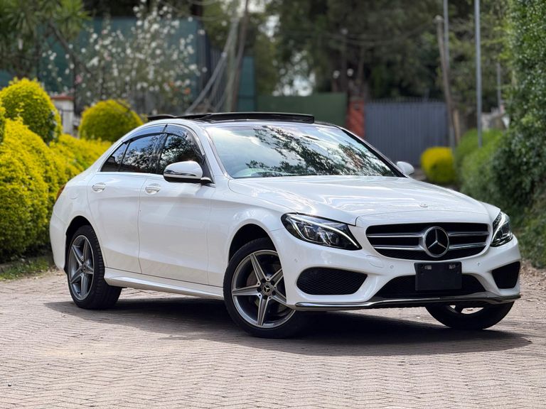 2018 Mercedes-Benz C-Class thumbnail 2