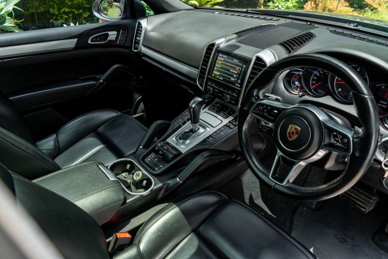 2016 Porsche Cayenne thumbnail 7