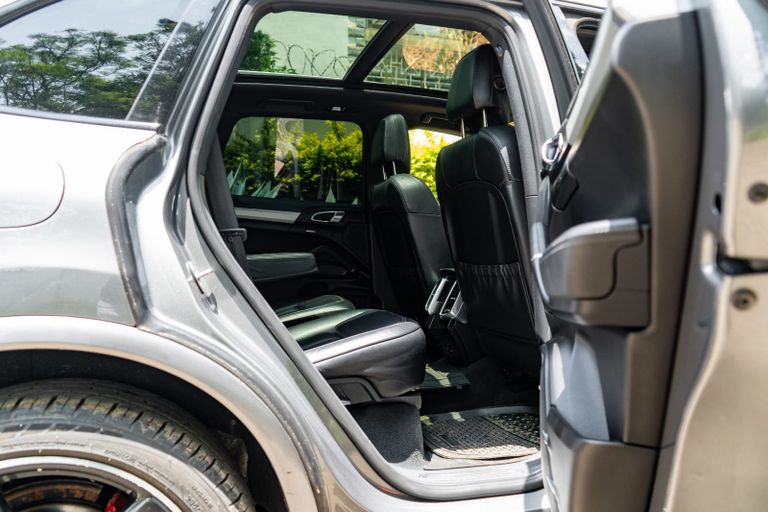 2016 Porsche Cayenne thumbnail 11