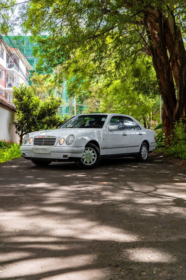 1997 Mercedes-Benz E-Class thumbnail 2