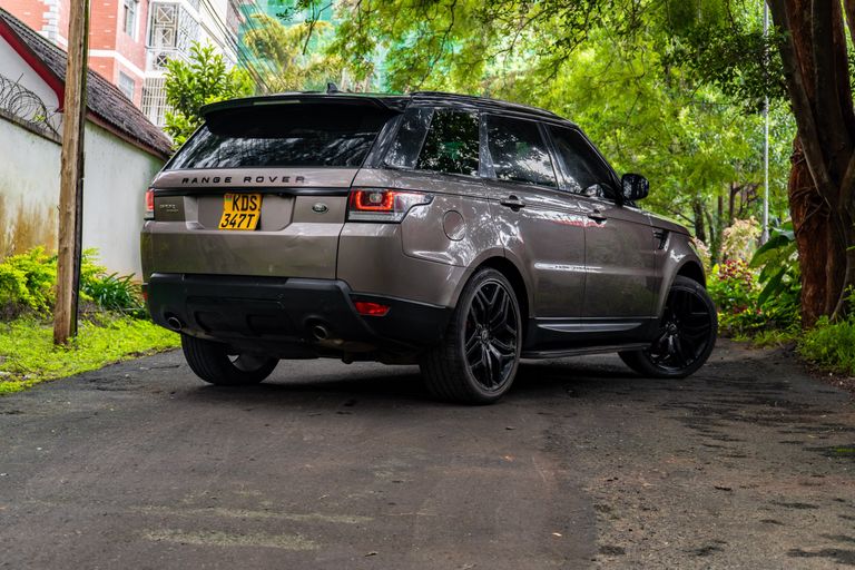 2016 Range Rover Range Rover Sport thumbnail 3