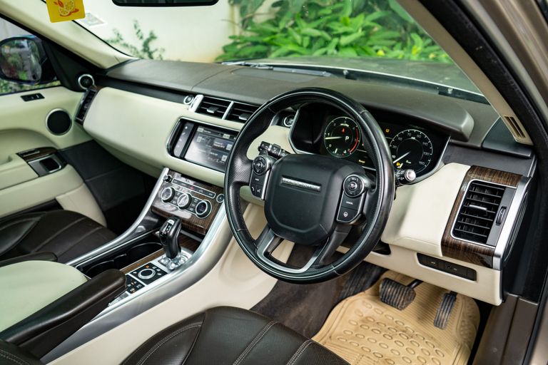 2016 Range Rover Range Rover Sport thumbnail 6