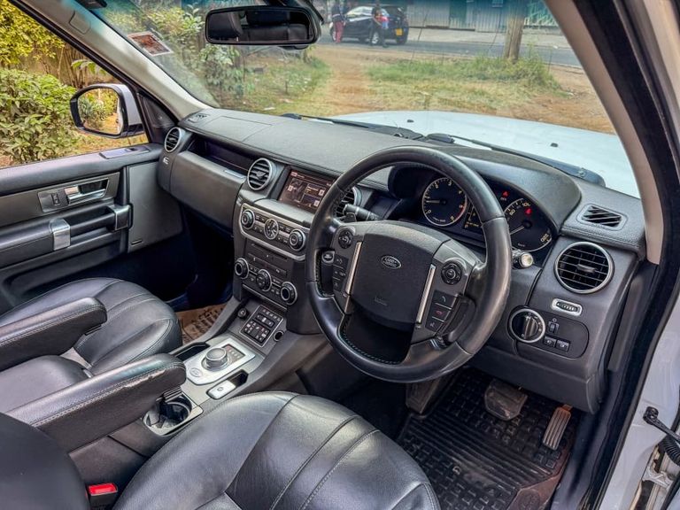 2016 Land Rover Discovery 4 thumbnail 9