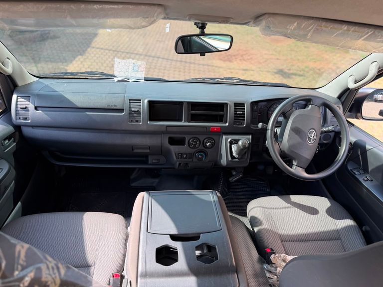 2019 Toyota Hiace thumbnail 7