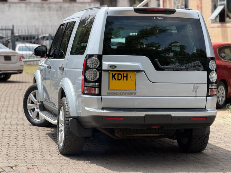 2015 Land Rover Discovery 4 thumbnail 4