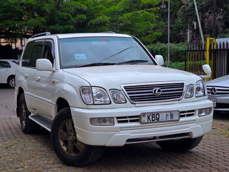 2005 Lexus LX thumbnail 2