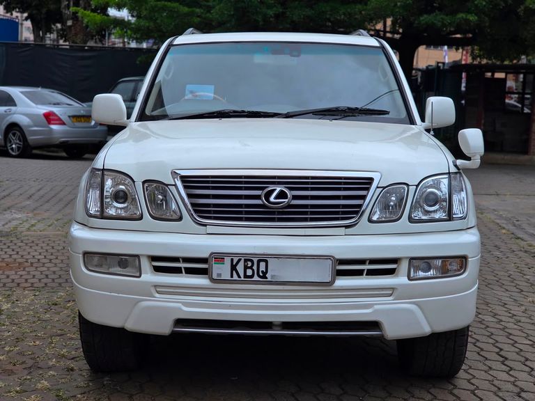 2005 Lexus LX thumbnail 5