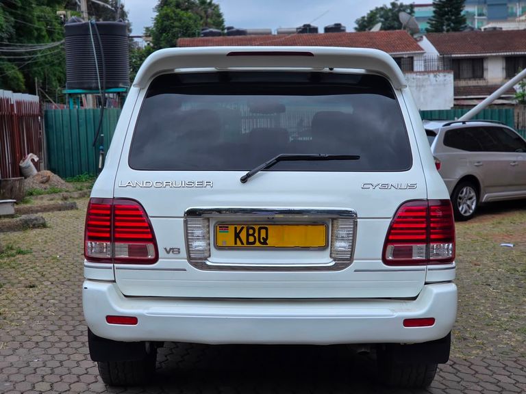 2005 Lexus LX thumbnail 6