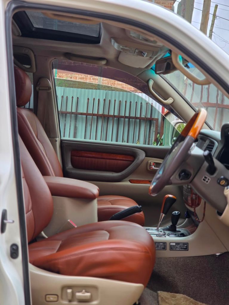 2005 Lexus LX thumbnail 8
