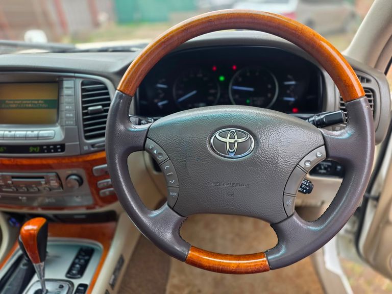 2005 Lexus LX thumbnail 11
