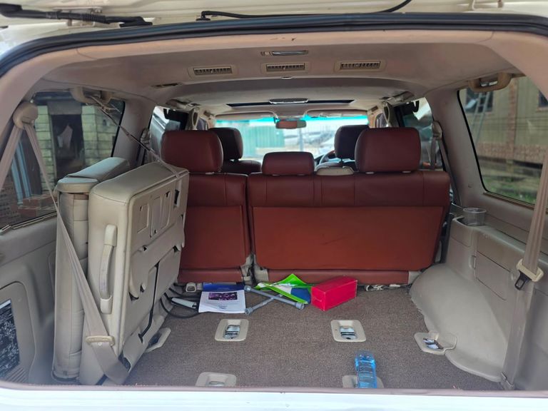 2005 Lexus LX thumbnail 12