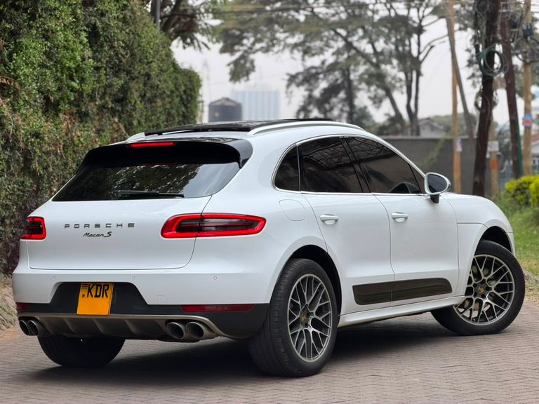 2014 Porsche Macan thumbnail 3