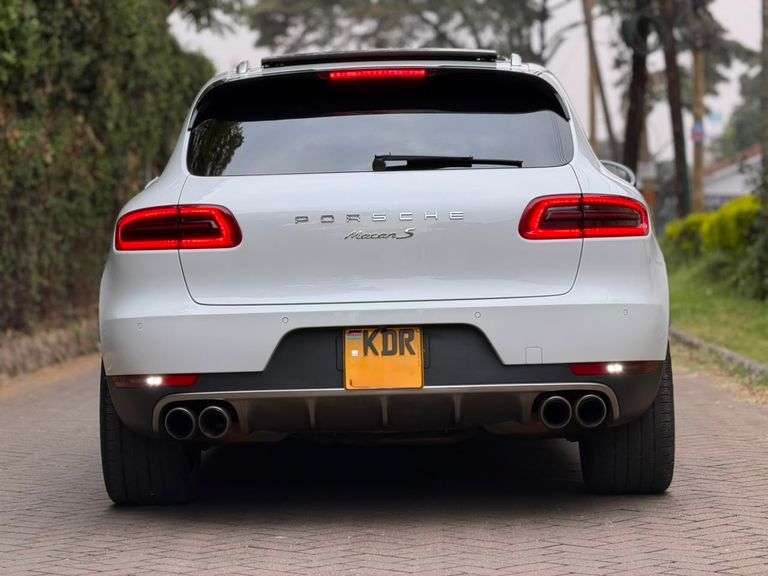 2014 Porsche Macan thumbnail 6