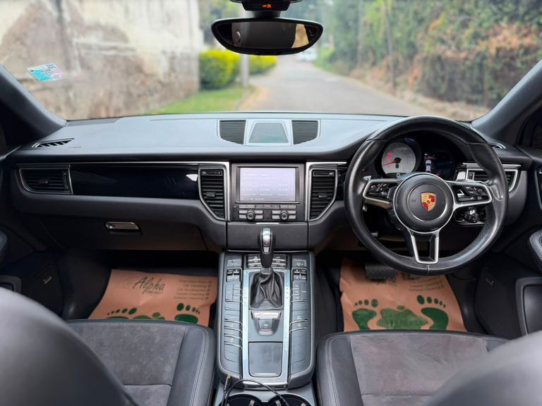 2014 Porsche Macan thumbnail 7
