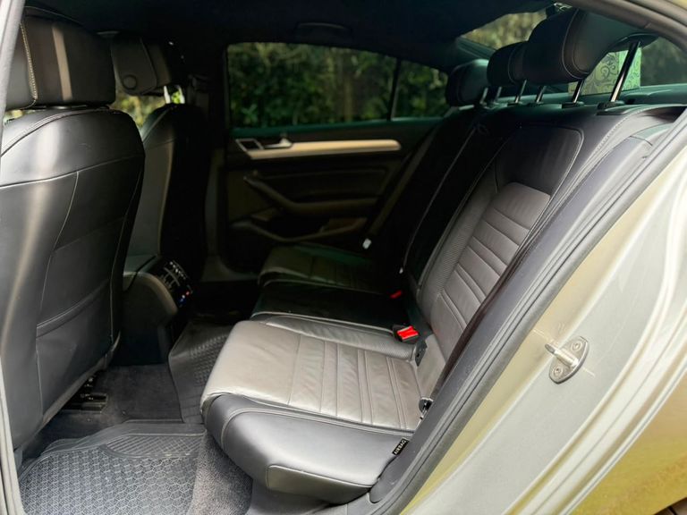 2016 Volkswagen Passat thumbnail 11