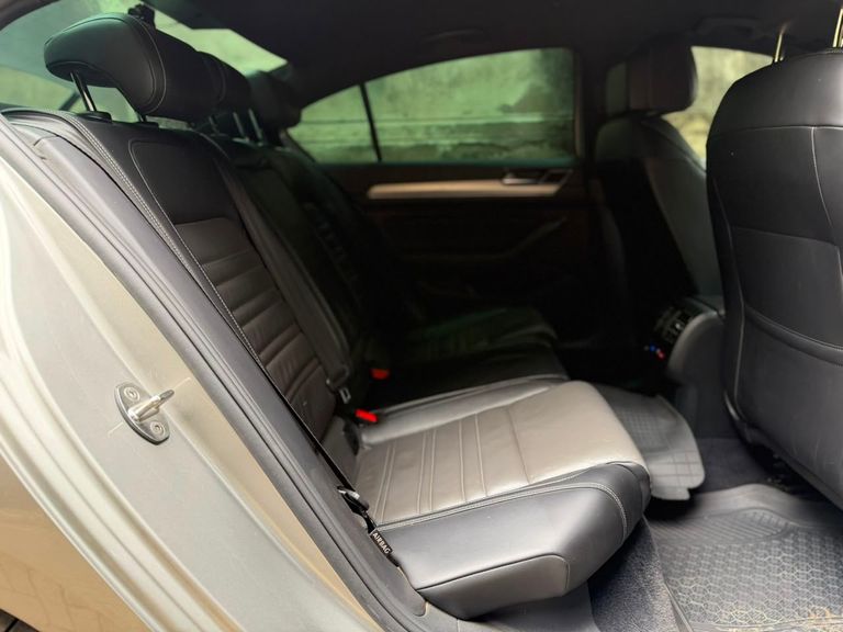 2016 Volkswagen Passat thumbnail 12