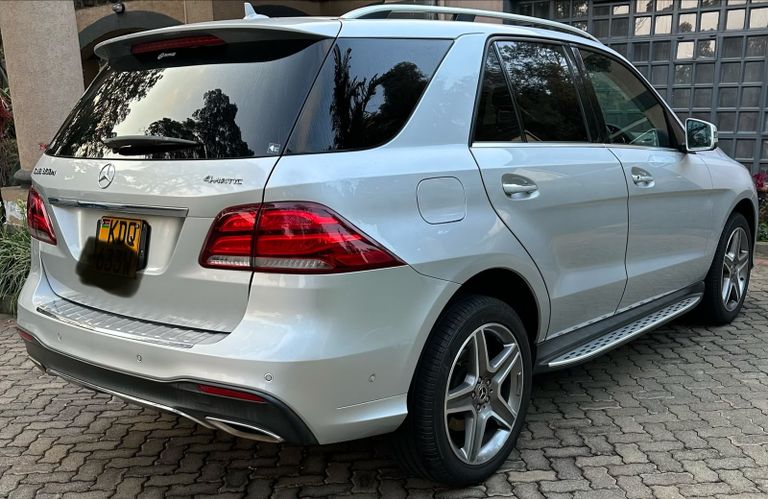 2017 Mercedes-Benz GLE thumbnail 4